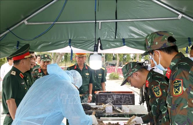 Động viên lực lượng làm nhiệm vụ thu nhận mẫu ADN, số hóa thông tin hài cốt liệt sĩ Động viên lực lượng làm nhiệm vụ thu nhận mẫu ADN, số hóa thông tin hài cốt liệt sĩ