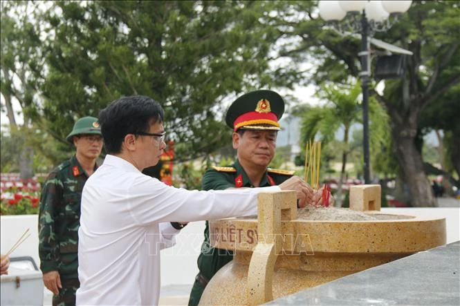 Động viên lực lượng làm nhiệm vụ thu nhận mẫu ADN, số hóa thông tin hài cốt liệt sĩ Động viên lực lượng làm nhiệm vụ thu nhận mẫu ADN, số hóa thông tin hài cốt liệt sĩ