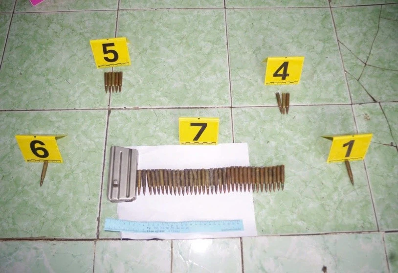 Đột kích căn nhà ở An Giang, công an thu giữ ma túy và 45 viên đạn Đột kích căn nhà ở An Giang, công an thu giữ ma túy và 45 viên đạn
