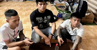 Đột kích điểm “bay lắc” ở Gia Lai, thu giữ 3 khẩu súng và 10 viên đạn