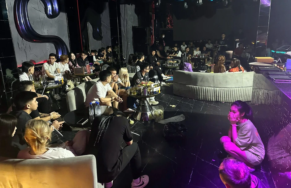 Đột kích ổ nhóm bán hàng cấm ở Hà Nội, hé lộ thủ đoạn tinh vi Đột kích ổ nhóm bán hàng cấm ở Hà Nội, hé lộ thủ đoạn tinh vi