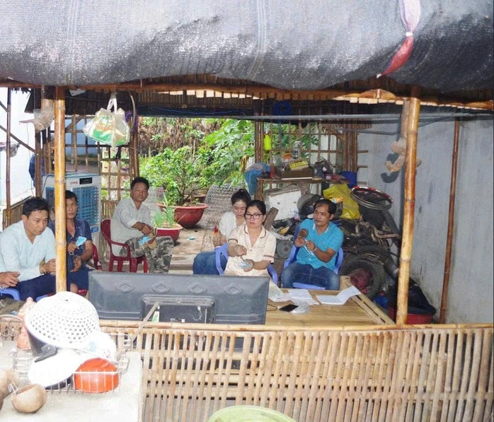 Đột kích tụ điểm cá cược đá gà ở Tây Ninh , phát hiện dòng tiền lên tới 80 tỉ đồng Đột kích tụ điểm cá cược đá gà ở Tây Ninh , phát hiện dòng tiền lên tới 80 tỉ đồng
