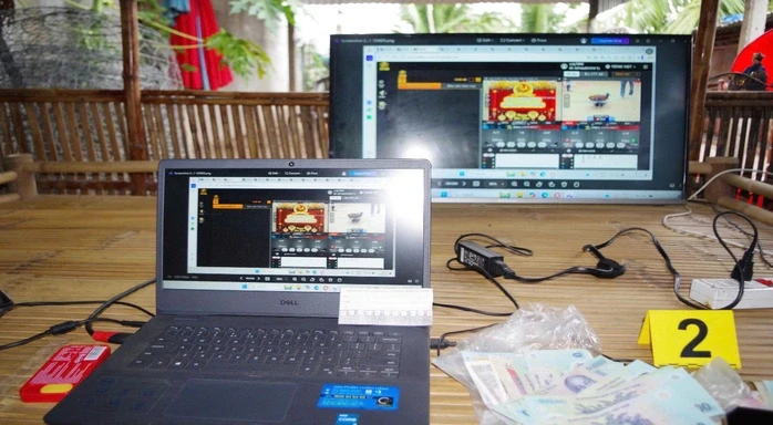 Đột kích tụ điểm cá cược đá gà ở Tây Ninh , phát hiện dòng tiền lên tới 80 tỉ đồng Đột kích tụ điểm cá cược đá gà ở Tây Ninh , phát hiện dòng tiền lên tới 80 tỉ đồng