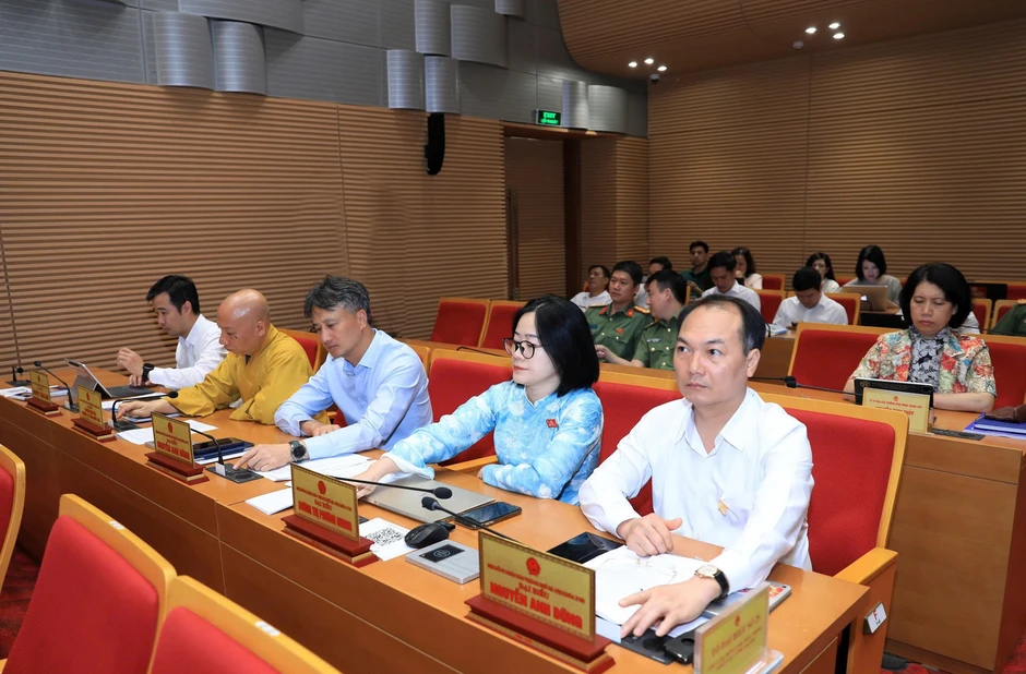 Dự án Trục Đại lộ Cảnh quan sông Hồng: Đề nghị làm rõ hàng loạt thay đổi so với nghị quyết đã được phê duyệt Dự án Trục Đại lộ Cảnh quan sông Hồng: Đề nghị làm rõ hàng loạt thay đổi so với nghị quyết đã được phê duyệt