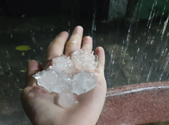 Dự báo mới nhất về dông lốc kèm mưa đá ở miền Bắc trong những ngày tới Dự báo mới nhất về dông lốc kèm mưa đá ở miền Bắc trong những ngày tới