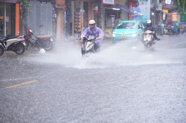 Dự báo mới nhất về thời điểm xuất hiện mưa rào, kết thúc nắng nóng ở miền Bắc Dự báo mới nhất về thời điểm xuất hiện mưa rào, kết thúc nắng nóng ở miền Bắc