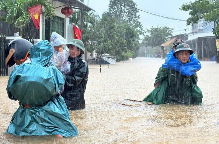 Dự báo thời tiết 14/10: Hà Nội nắng 33°C, miền Trung cục bộ mưa to đến rất to Dự báo thời tiết 14/10: Hà Nội nắng 33°C, miền Trung cục bộ mưa to đến rất to