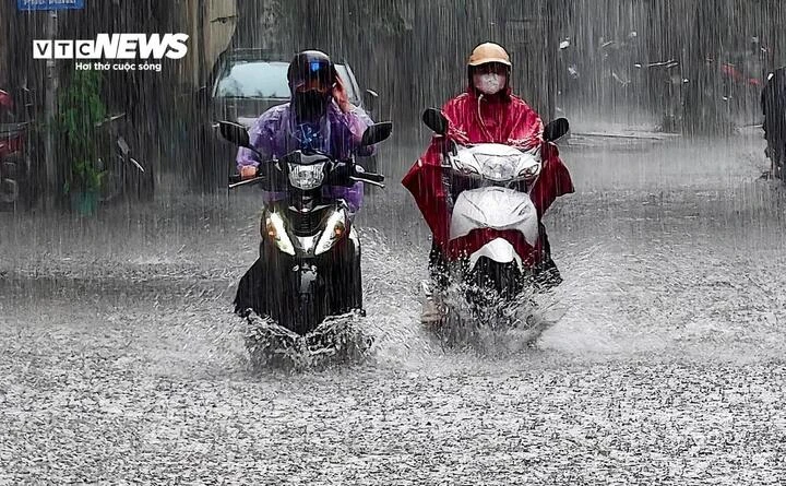 Dự báo thời tiết 17/7: Miền Bắc mưa như trút, nguy cơ xuất hiện một đợt lũ Dự báo thời tiết 17/7: Miền Bắc mưa như trút, nguy cơ xuất hiện một đợt lũ