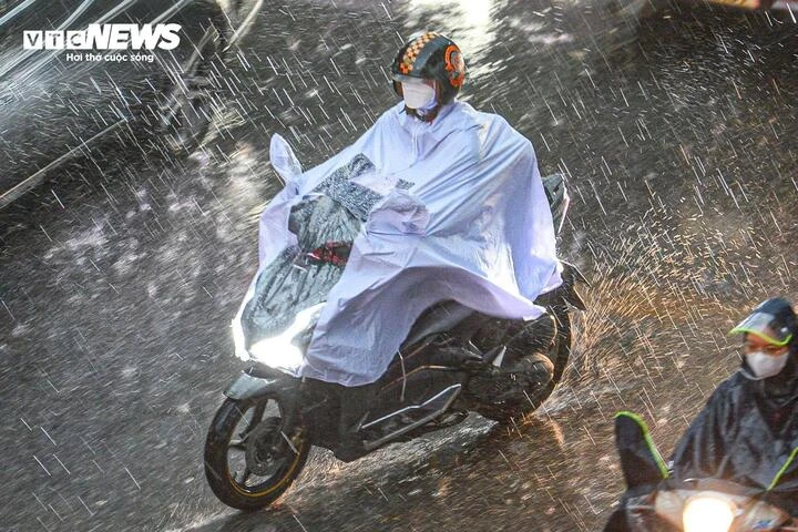 Dự báo thời tiết 20 / 7 / 2026: Miền Bắc mưa lớn , miền Trung nắng nóng gay gắt Dự báo thời tiết 20 / 7 / 2026: Miền Bắc mưa lớn , miền Trung nắng nóng gay gắt
