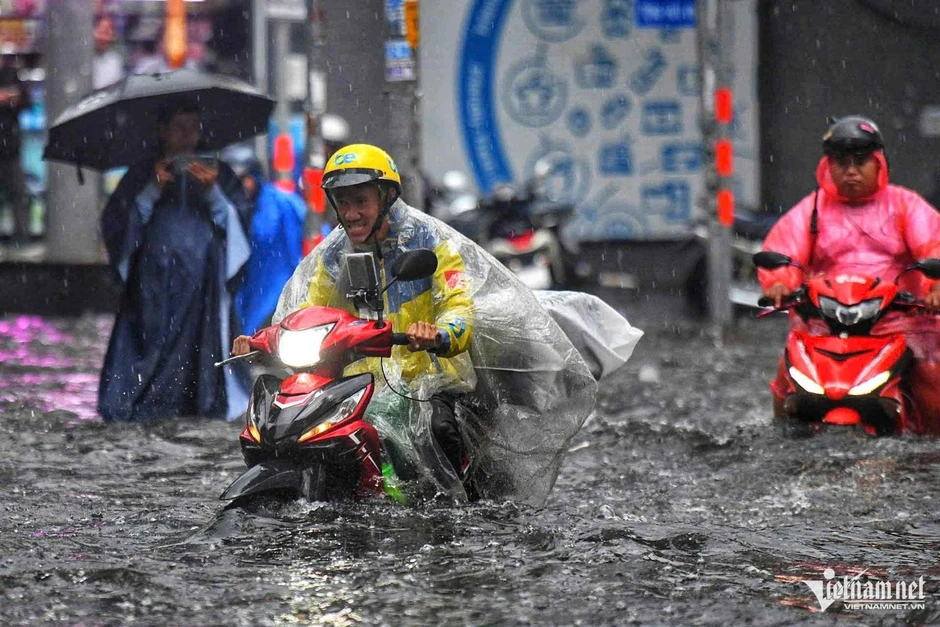 Dự báo thời tiết 22/9: Miền Bắc xuất hiện nắng nóng, từ Huế trở vào mưa rất to Dự báo thời tiết 22/9: Miền Bắc xuất hiện nắng nóng, từ Huế trở vào mưa rất to
