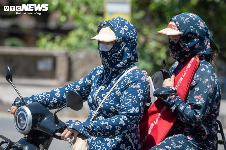 Dự báo thời tiết 27/5: Miền Bắc ban ngày nắng 40°C, chiều tối có thể mưa dông Dự báo thời tiết 27/5: Miền Bắc ban ngày nắng 40°C, chiều tối có thể mưa dông