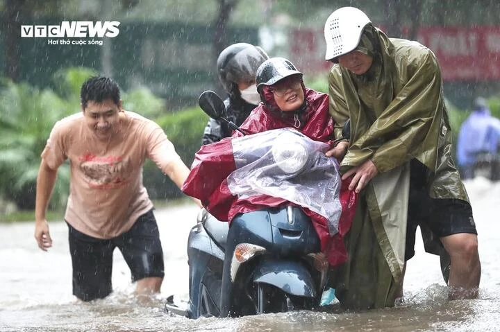Dự báo thời tiết 9/7: Miền Bắc mưa lớn, có nơi trên 300mm, miền Trung nắng nóng Dự báo thời tiết 9/7: Miền Bắc mưa lớn, có nơi trên 300mm, miền Trung nắng nóng
