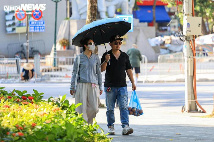 Dự báo thời tiết Hà Nội 7 / 7: Nắng 35 ° C và mưa rào chiều tối Dự báo thời tiết Hà Nội 7 / 7: Nắng 35 ° C và mưa rào chiều tối