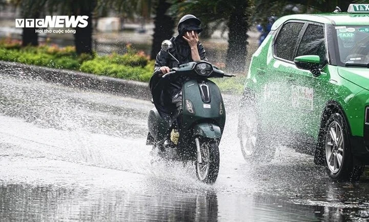 Dự báo thời tiết ngày mai 17/8: Bắc Bộ và Bắc Trung Bộ đón mưa lớn Dự báo thời tiết ngày mai 17/8: Bắc Bộ và Bắc Trung Bộ đón mưa lớn
