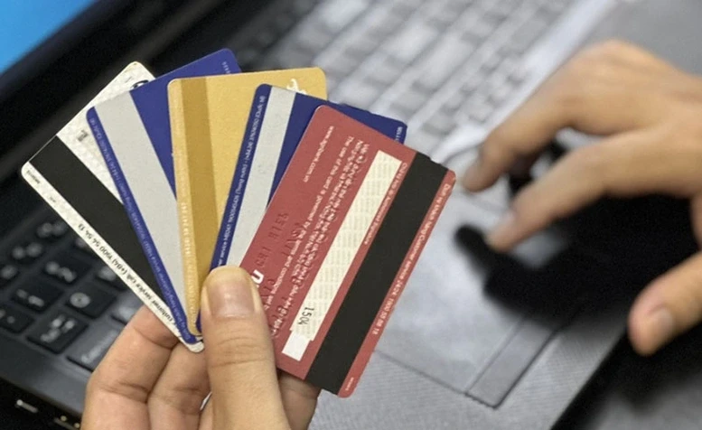 Dụ dỗ học sinh, sinh viên "không cần làm gì vẫn có tiền" Dụ dỗ học sinh, sinh viên "không cần làm gì vẫn có tiền"