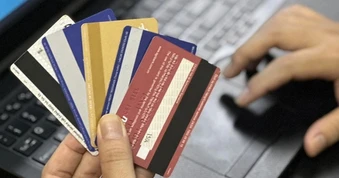 Dụ dỗ học sinh, sinh viên "không cần làm gì vẫn có tiền"
