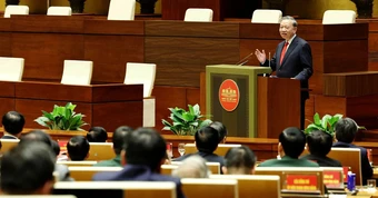 Đưa 2 nghị quyết quan trọng vào cuộc sống: Tăng cường nội lực vật chất và củng cố nội lực tinh thần