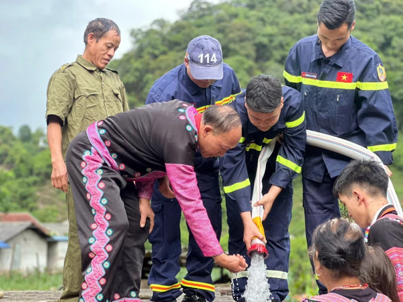 Đưa nước sạch lên xã vùng cao Pà Cò