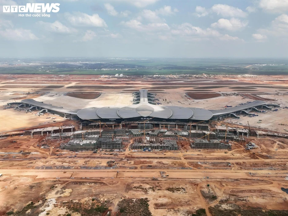 Đưa sân bay Long Thành vào khai thác trong năm 2026 là nhiệm vụ bắt buộc Đưa sân bay Long Thành vào khai thác trong năm 2026 là nhiệm vụ bắt buộc