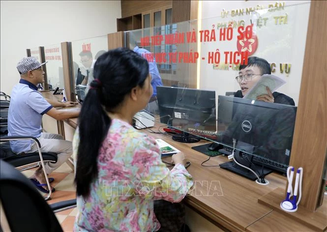 Đưa thủ tục hành chính từ mặt giấy bước vào đời sống Đưa thủ tục hành chính từ mặt giấy bước vào đời sống