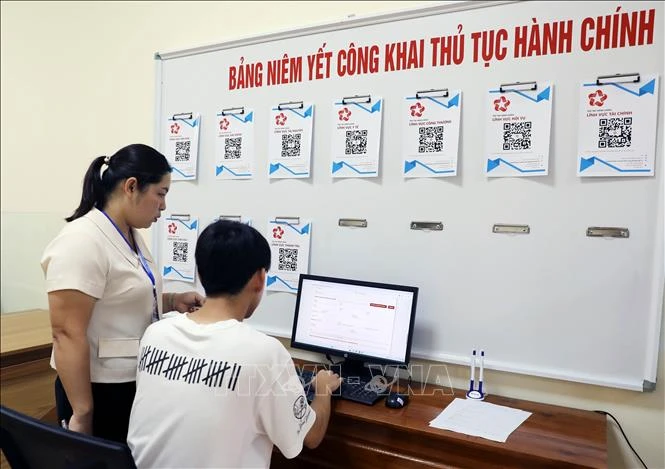 Đưa thủ tục hành chính từ mặt giấy bước vào đời sống Đưa thủ tục hành chính từ mặt giấy bước vào đời sống