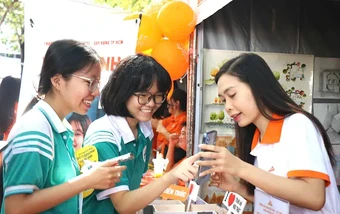 Đừng biến hướng nghiệp thành cuộc “lướt sóng ngành nóng”