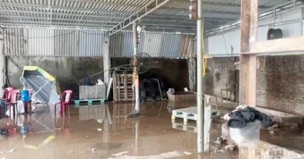 Dừng hoạt động cơ sở tái chế nhựa xả thải ô nhiễm ra sông ở Hưng Yên