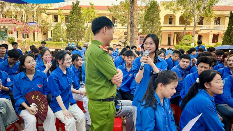Dựng lá chắn an toàn cho học sinh Dựng lá chắn an toàn cho học sinh