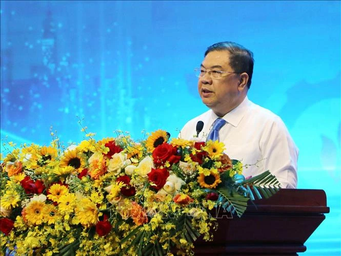 Dung Quất - 30 năm bệ phóng cho kỷ nguyên vươn mình của đất nước Dung Quất - 30 năm bệ phóng cho kỷ nguyên vươn mình của đất nước