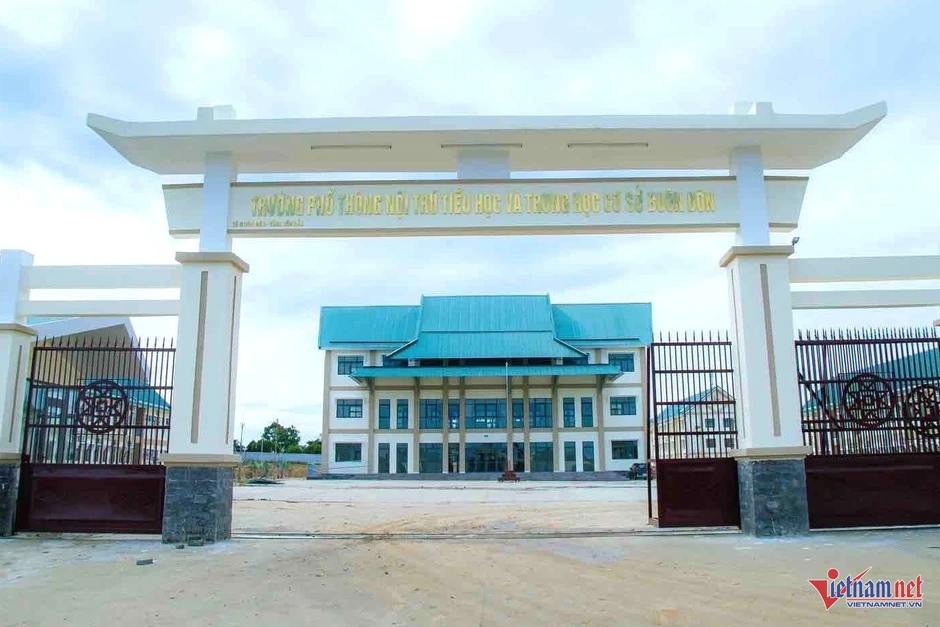 Đường đến trường gần 20km, 27 học sinh Buôn Đôn xin học tại buôn