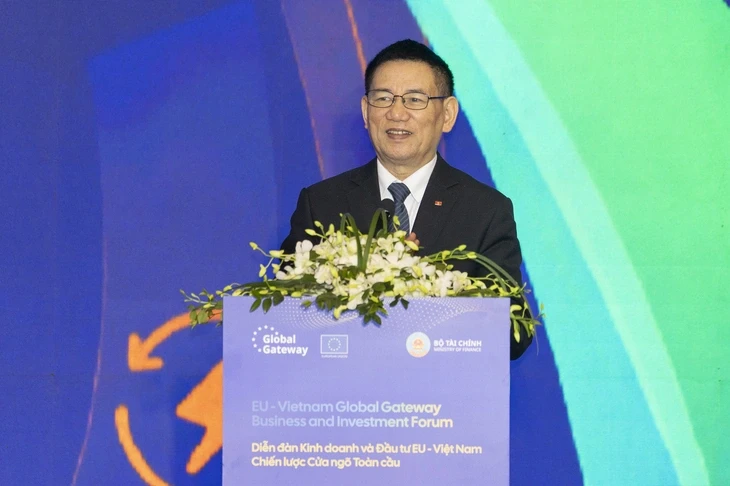 EU công bố gói đầu tư hơn nửa tỉ euro vào giao thông bền vững, năng lượng sạch tại Việt Nam EU công bố gói đầu tư hơn nửa tỉ euro vào giao thông bền vững, năng lượng sạch tại Việt Nam