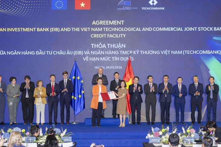 EU công bố gói đầu tư hơn nửa tỉ euro vào giao thông bền vững, năng lượng sạch tại Việt Nam EU công bố gói đầu tư hơn nửa tỉ euro vào giao thông bền vững, năng lượng sạch tại Việt Nam