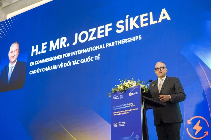 EU công bố gói đầu tư hơn nửa tỉ euro vào giao thông bền vững, năng lượng sạch tại Việt Nam EU công bố gói đầu tư hơn nửa tỉ euro vào giao thông bền vững, năng lượng sạch tại Việt Nam