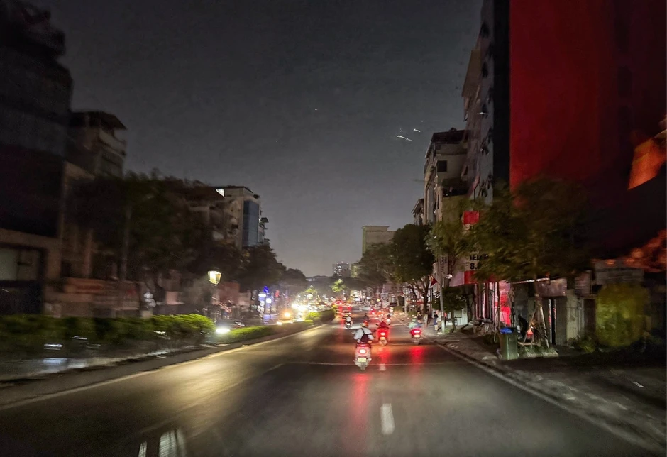 EVN Hà Nội nói gì về việc một số khu vực mất điện giữa đêm? EVN Hà Nội nói gì về việc một số khu vực mất điện giữa đêm?