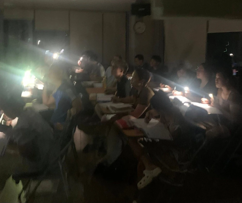 EVN Hà Nội nói gì về việc một số khu vực mất điện giữa đêm? EVN Hà Nội nói gì về việc một số khu vực mất điện giữa đêm?