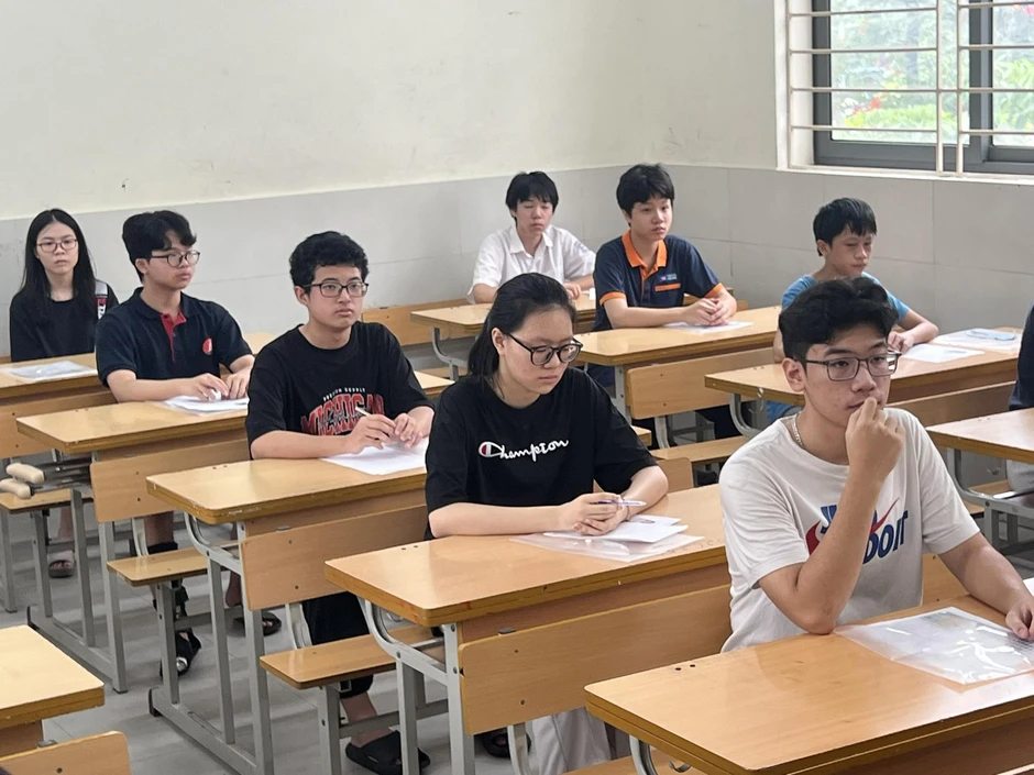 Gần 125 . 000 Thí sinh Hà Nội chuẩn bị cho kỳ thi lớp 10 năm 2026 Gần 125 . 000 Thí sinh Hà Nội chuẩn bị cho kỳ thi lớp 10 năm 2026