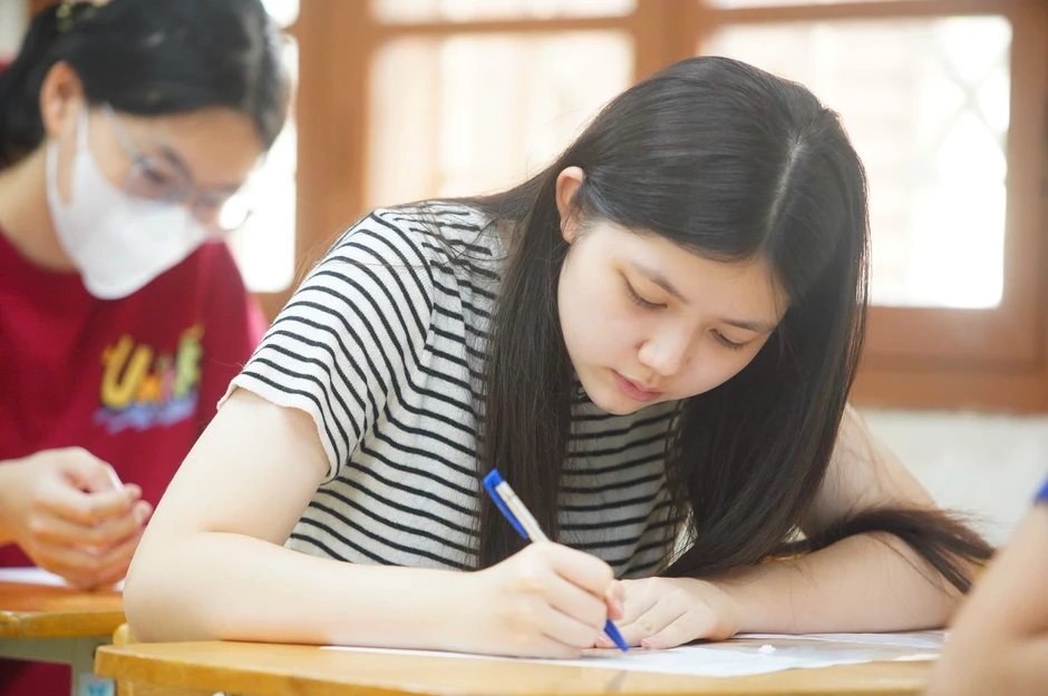 Gần 125.000 thí sinh Hà Nội làm bài thi Ngữ văn vào lớp 10 Gần 125.000 thí sinh Hà Nội làm bài thi Ngữ văn vào lớp 10