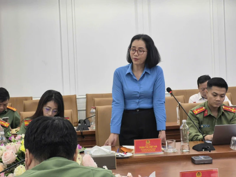Gần 25 nghìn đoàn viên công đoàn, người lao động trong CAND được chăm lo trong dịp Tết Nguyên đán Bính Ngọ Gần 25 nghìn đoàn viên công đoàn, người lao động trong CAND được chăm lo trong dịp Tết Nguyên đán Bính Ngọ