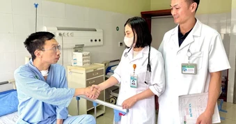 Gần 4 giờ giành giật sự sống cho trung tá công an bị đâm trọng thương