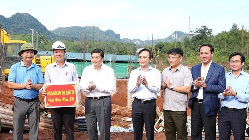 Gắn trách nhiệm, xếp loại cán bộ, đảng viên liên quan đến đầu tư công trên địa bàn Quảng Trị Gắn trách nhiệm, xếp loại cán bộ, đảng viên liên quan đến đầu tư công trên địa bàn Quảng Trị