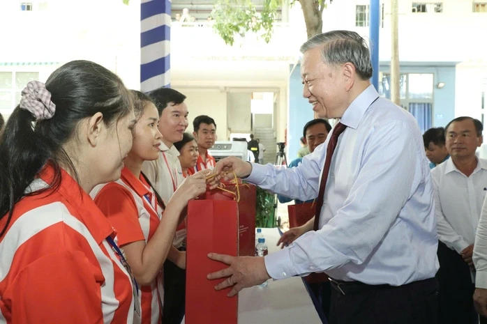 Gần và hiểu công nhân hơn nữa Gần và hiểu công nhân hơn nữa
