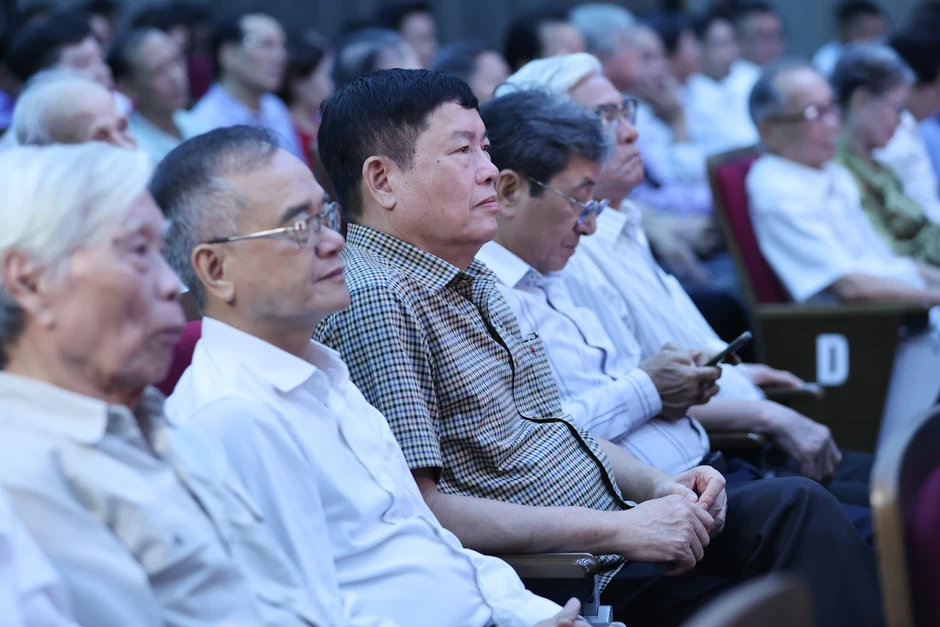 Gặp gỡ xúc động trong buổi trở về nghĩa tình Gặp gỡ xúc động trong buổi trở về nghĩa tình
