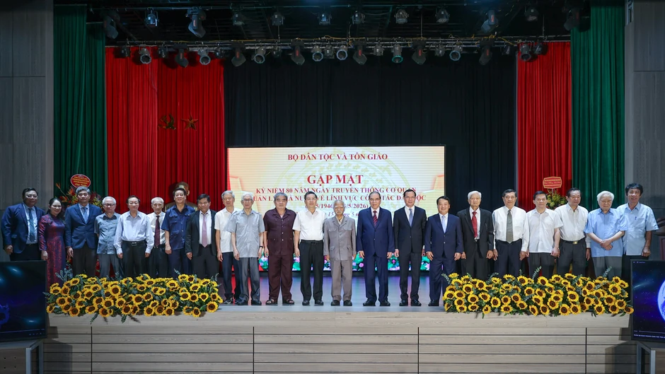 Gặp gỡ xúc động trong buổi trở về nghĩa tình Gặp gỡ xúc động trong buổi trở về nghĩa tình