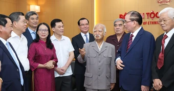 Gặp gỡ xúc động trong buổi trở về nghĩa tình