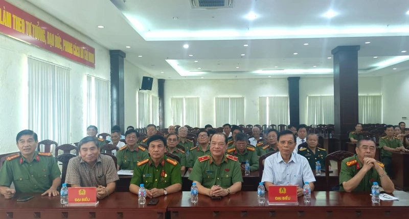 Gặp mặt Ban Liên lạc cựu chuyên gia Bộ Công an Việt Nam tại Campuchia Gặp mặt Ban Liên lạc cựu chuyên gia Bộ Công an Việt Nam tại Campuchia