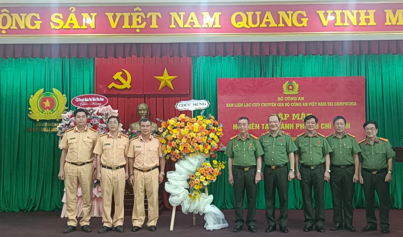 Gặp mặt Ban Liên lạc cựu chuyên gia Bộ Công an Việt Nam tại Campuchia Gặp mặt Ban Liên lạc cựu chuyên gia Bộ Công an Việt Nam tại Campuchia