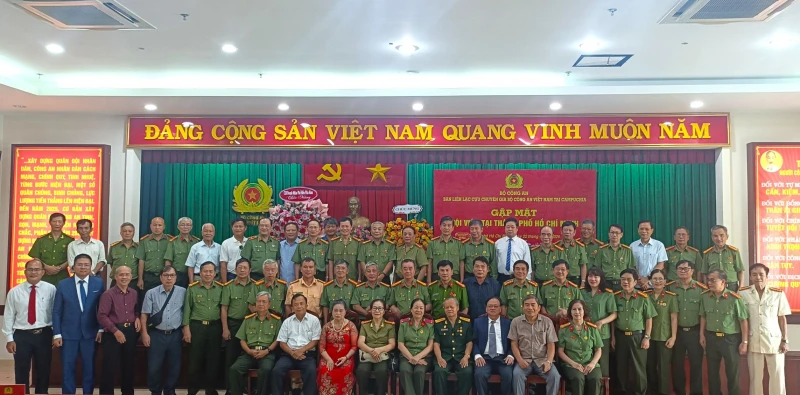Gặp mặt Ban Liên lạc cựu chuyên gia Bộ Công an Việt Nam tại Campuchia Gặp mặt Ban Liên lạc cựu chuyên gia Bộ Công an Việt Nam tại Campuchia