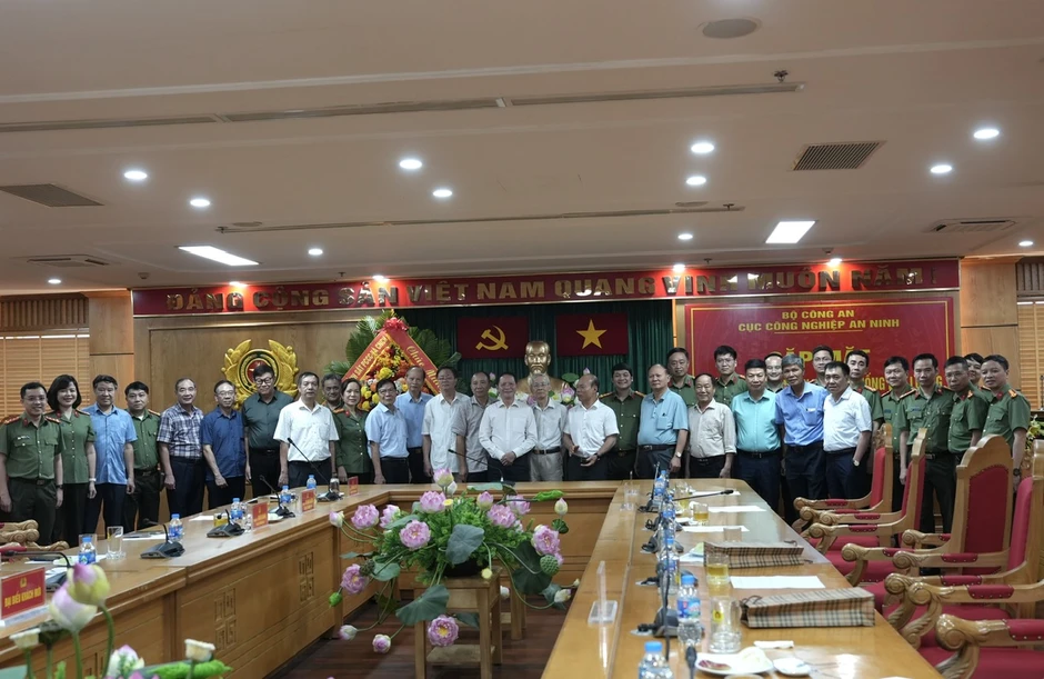 Gặp mặt kỷ niệm 66 năm Ngày truyền thống lực lượng Công nghiệp an ninh Gặp mặt kỷ niệm 66 năm Ngày truyền thống lực lượng Công nghiệp an ninh