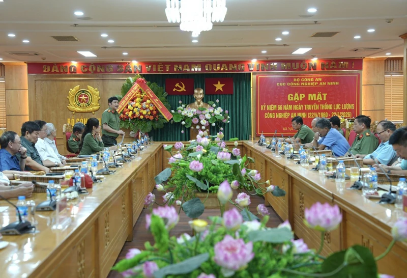 Gặp mặt kỷ niệm 66 năm Ngày truyền thống lực lượng Công nghiệp an ninh Gặp mặt kỷ niệm 66 năm Ngày truyền thống lực lượng Công nghiệp an ninh