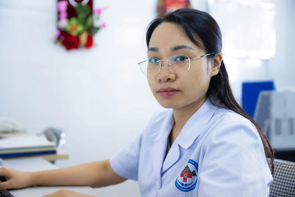 Gặp người phụ nữ bán rau bị xịt nước chảy máu mắt ở Phú Thọ: "Nước xối vào mạnh lắm, đau rát, tối mắt tối mũi" Gặp người phụ nữ bán rau bị xịt nước chảy máu mắt ở Phú Thọ: "Nước xối vào mạnh lắm, đau rát, tối mắt tối mũi"